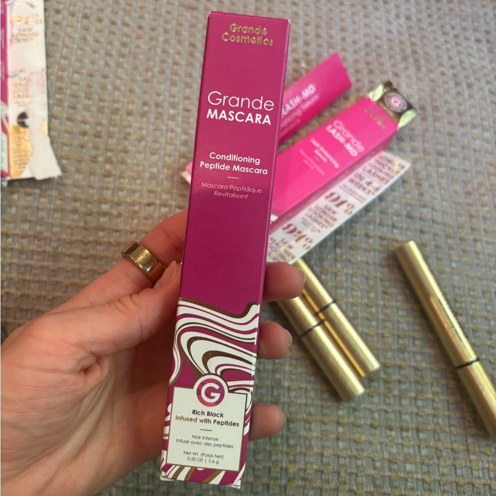 Grande Cosmetics  - Grande mascara, conditioning peptide mascara (.20 oz, 5.6 g)